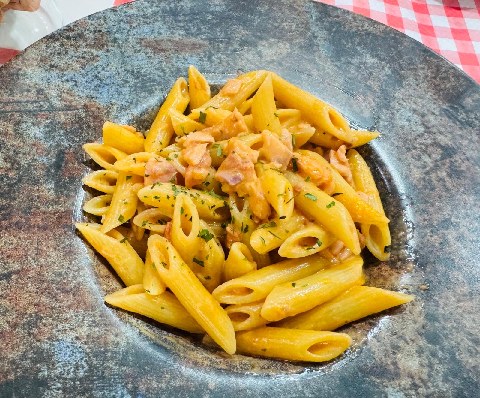 Penne con salmón