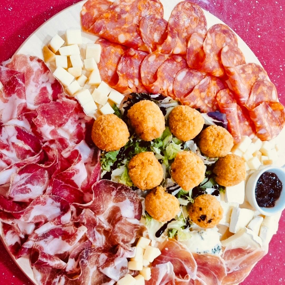 Tabla de embutidos y quesos italianos